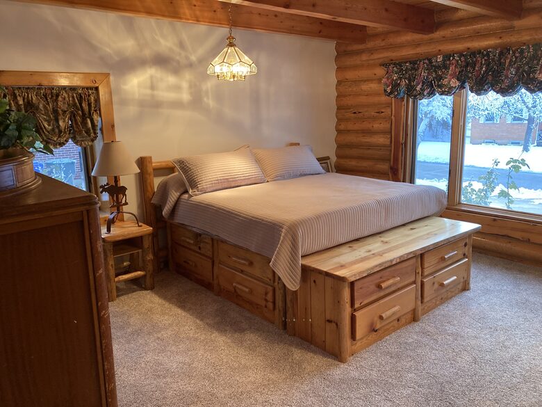 Splinter Shack | Charming Ski Log Cabin 30 minutes from Snowbasin/Powder Mtn. - Ogden, Utah