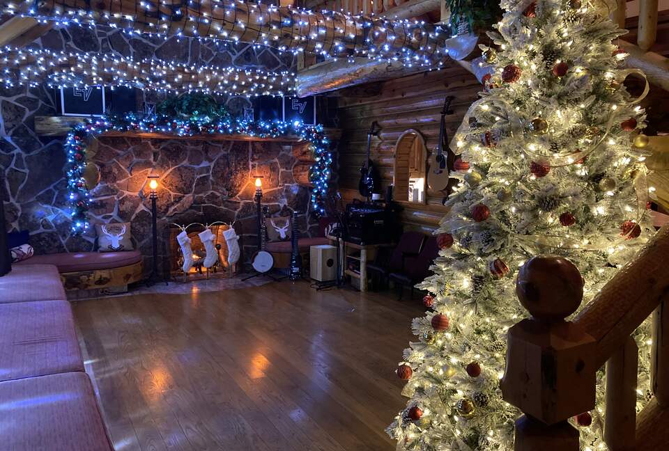 Splinter Shack | Charming Ski Log Cabin 30 minutes from Snowbasin/Powder Mtn. - Ogden, Utah