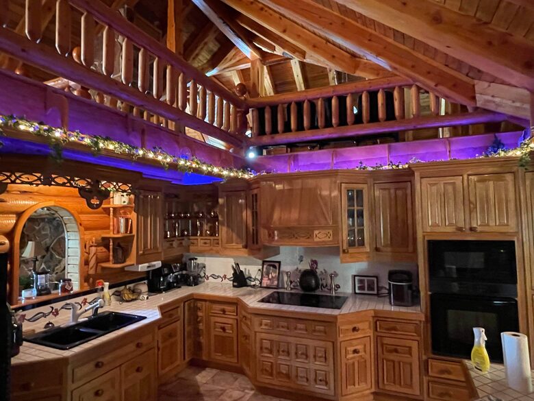 Splinter Shack | Charming Ski Log Cabin 30 minutes from Snowbasin/Powder Mtn. - Ogden, Utah