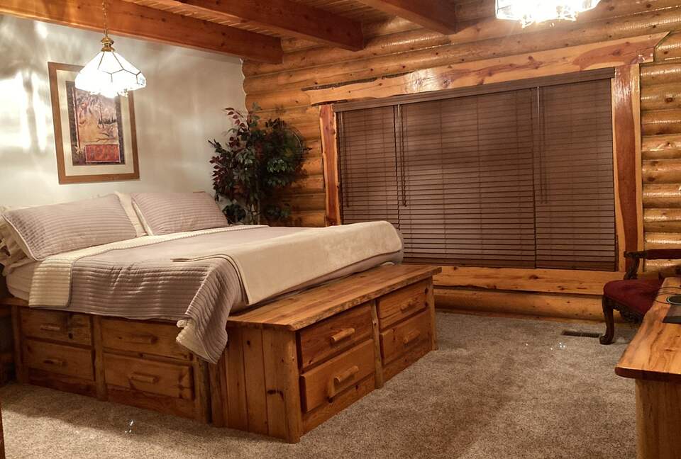 Splinter Shack | Charming Ski Log Cabin 30 minutes from Snowbasin/Powder Mtn. - Ogden, Utah