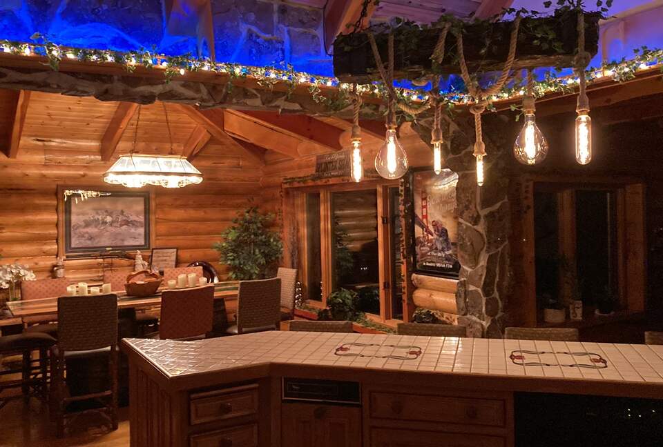 Splinter Shack | Charming Ski Log Cabin 30 minutes from Snowbasin/Powder Mtn. - Ogden, Utah