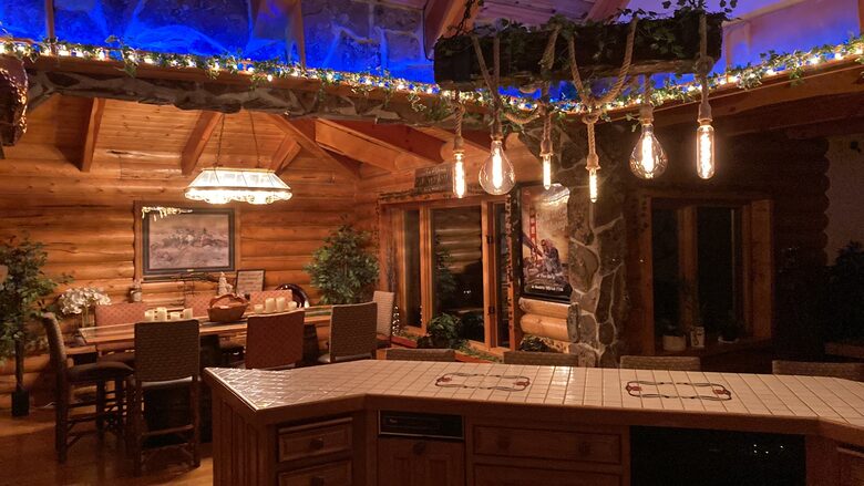 Splinter Shack | Charming Ski Log Cabin 30 minutes from Snowbasin/Powder Mtn. - Ogden, Utah