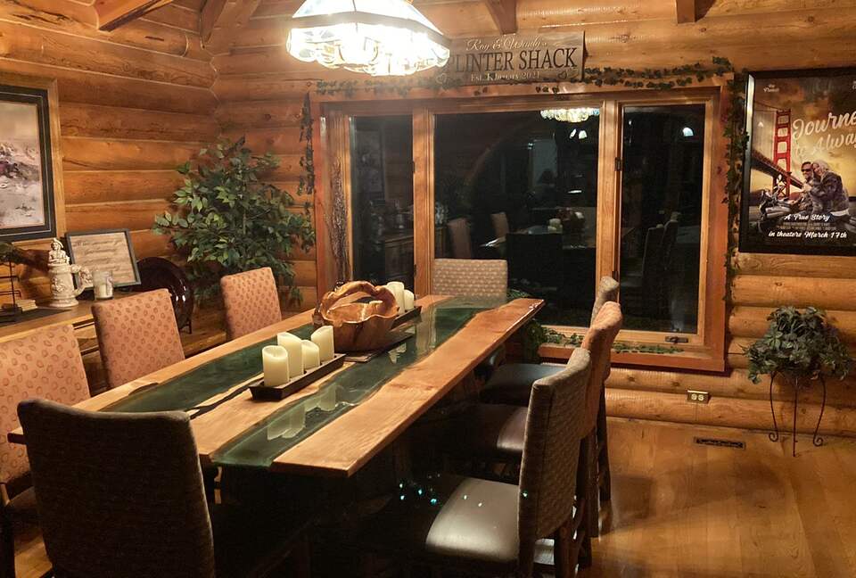 Splinter Shack | Charming Ski Log Cabin 30 minutes from Snowbasin/Powder Mtn. - Ogden, Utah