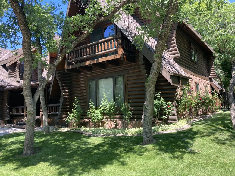 Splinter Shack | Charming Ski Log Cabin 30 minutes from Snowbasin/Powder Mtn. - Ogden, Utah