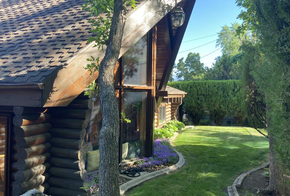 Splinter Shack | Charming Ski Log Cabin 30 minutes from Snowbasin/Powder Mtn. - Ogden, Utah