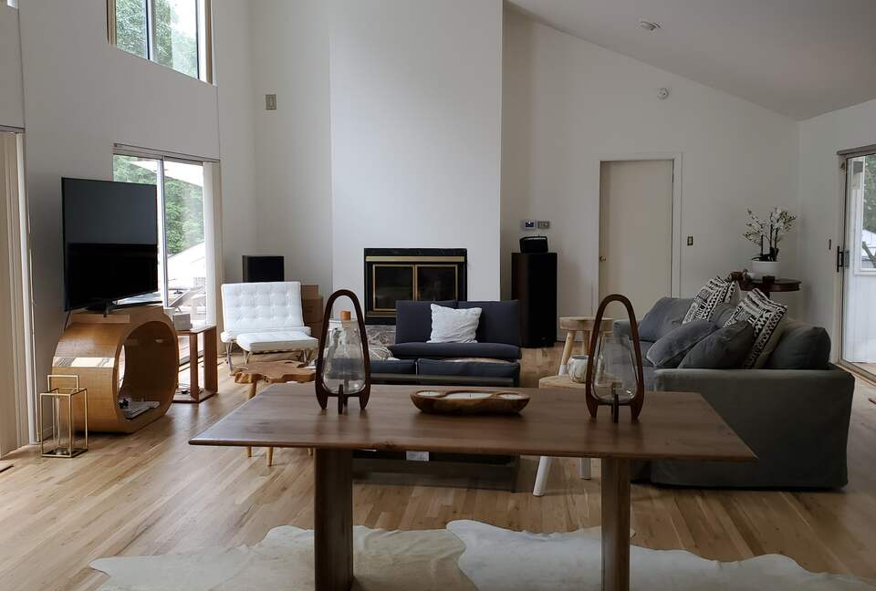 East Quogue Contemporary Getaway with Pool and Tennis - East Quogue, New York