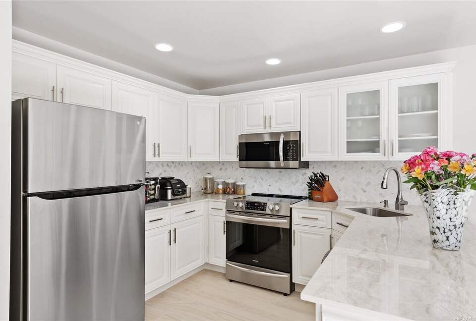 East Quogue Contemporary Getaway with Pool and Tennis - East Quogue, New York