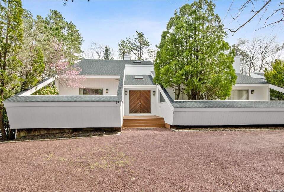 East Quogue Contemporary Getaway with Pool and Tennis - East Quogue, New York