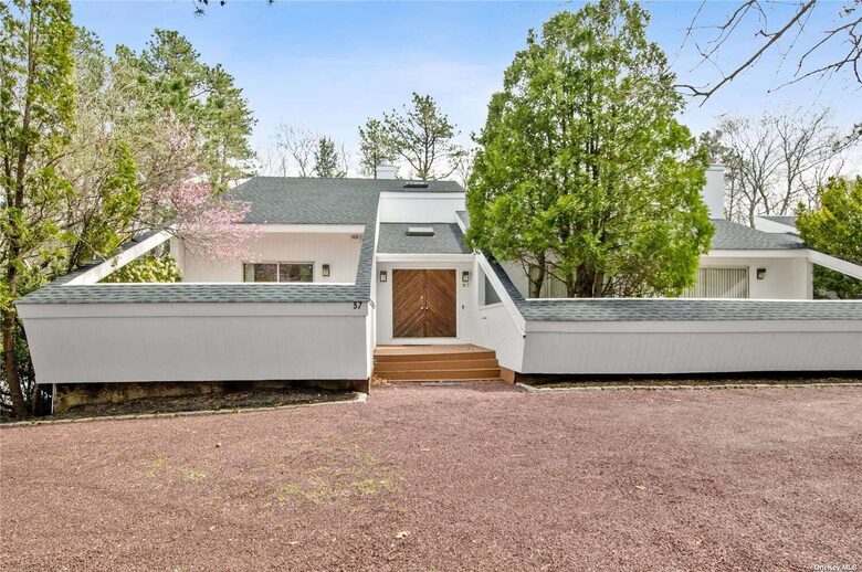 East Quogue Contemporary Getaway with Pool and Tennis - East Quogue, New York