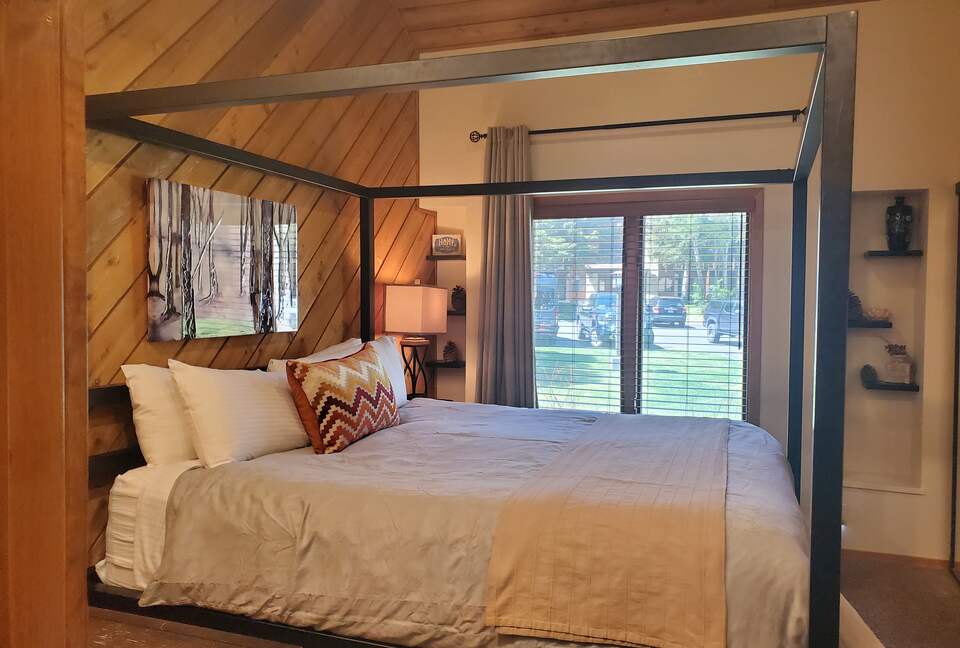 Luxurious Creek Front Oasis - Mammoth Lakes, California