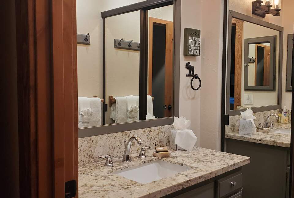 Luxurious Creek Front Oasis - Mammoth Lakes, California