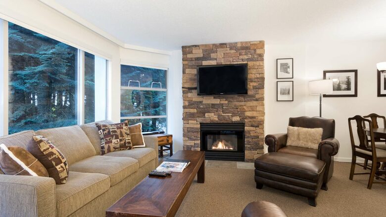 Cozy Ski-In Ski-Out Villa with Community Amenities - Whistler, Canada