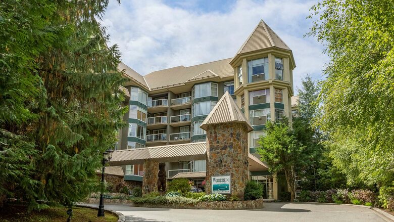 Cozy Ski-In Ski-Out Villa with Community Amenities - Whistler, Canada