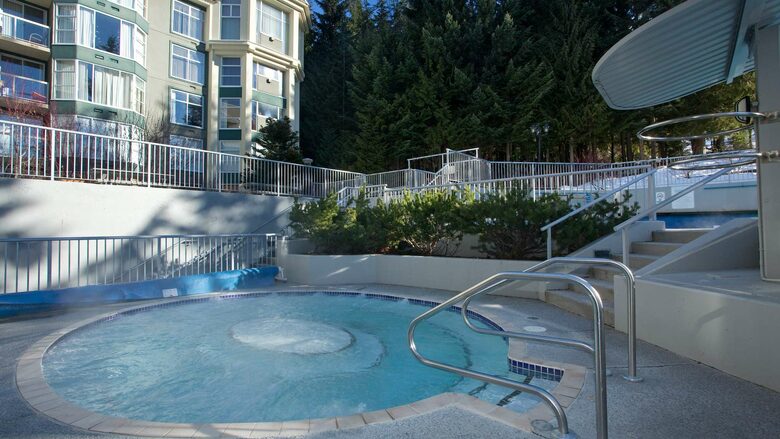 Cozy Ski-In Ski-Out Villa with Community Amenities - Whistler, Canada