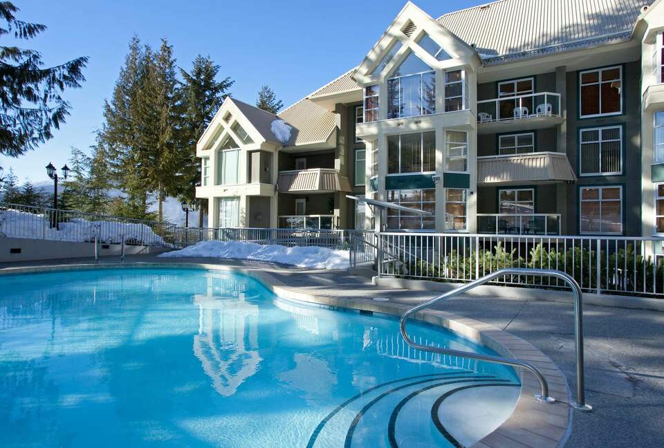 Cozy Ski-In Ski-Out Villa with Community Amenities - Whistler, Canada