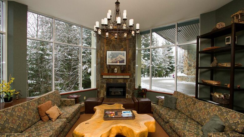 Cozy Ski-In Ski-Out Villa with Community Amenities - Whistler, Canada