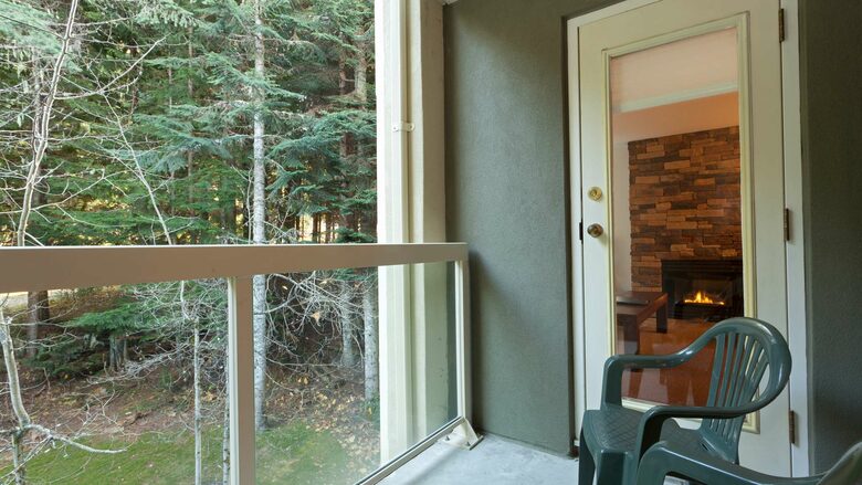 Cozy Ski-In Ski-Out Villa with Community Amenities - Whistler, Canada