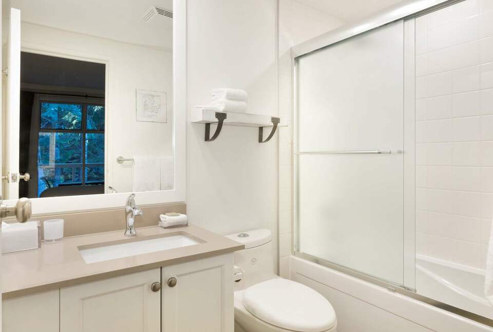 Cozy Ski-In Ski-Out Villa with Community Amenities - Whistler, Canada