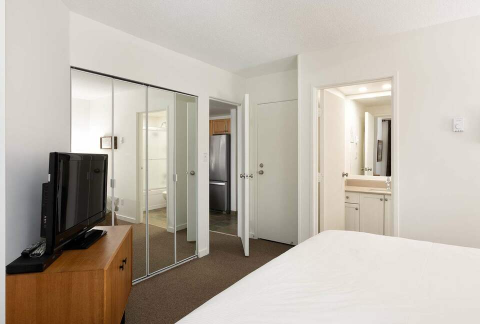 Cozy Ski-In Ski-Out Villa with Community Amenities - Whistler, Canada