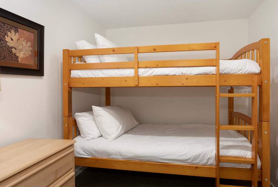 Cozy Ski-In Ski-Out Villa with Community Amenities - Whistler, Canada