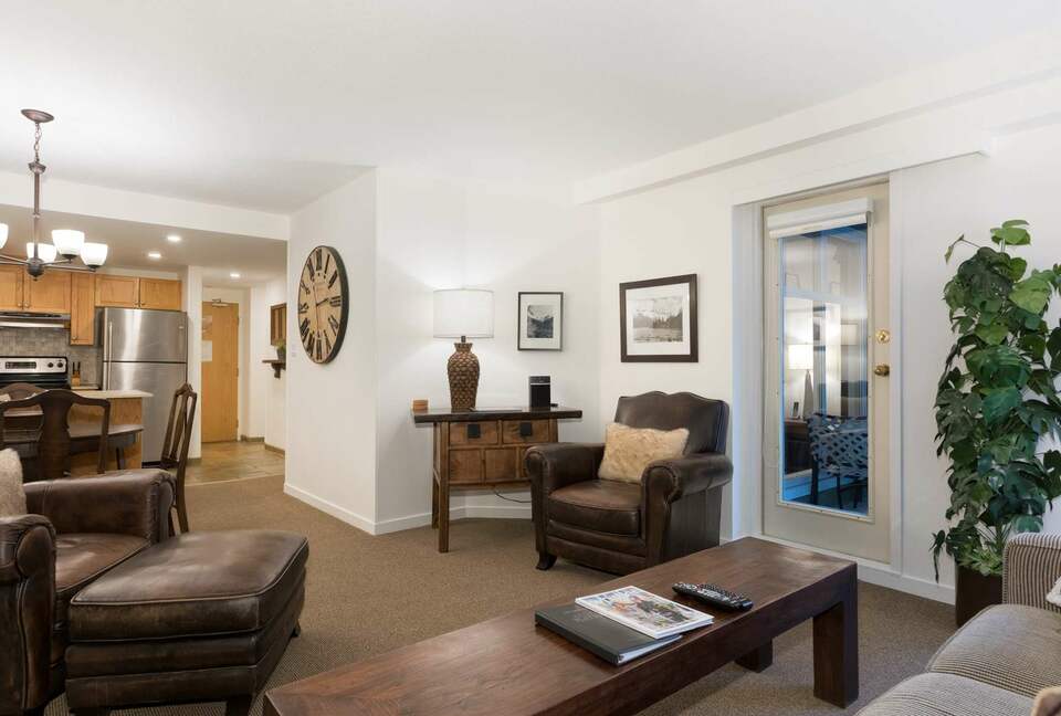 Cozy Ski-In Ski-Out Villa with Community Amenities - Whistler, Canada