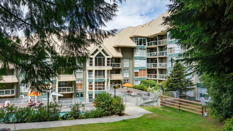 Cozy Ski-In Ski-Out Villa with Community Amenities - Whistler, Canada