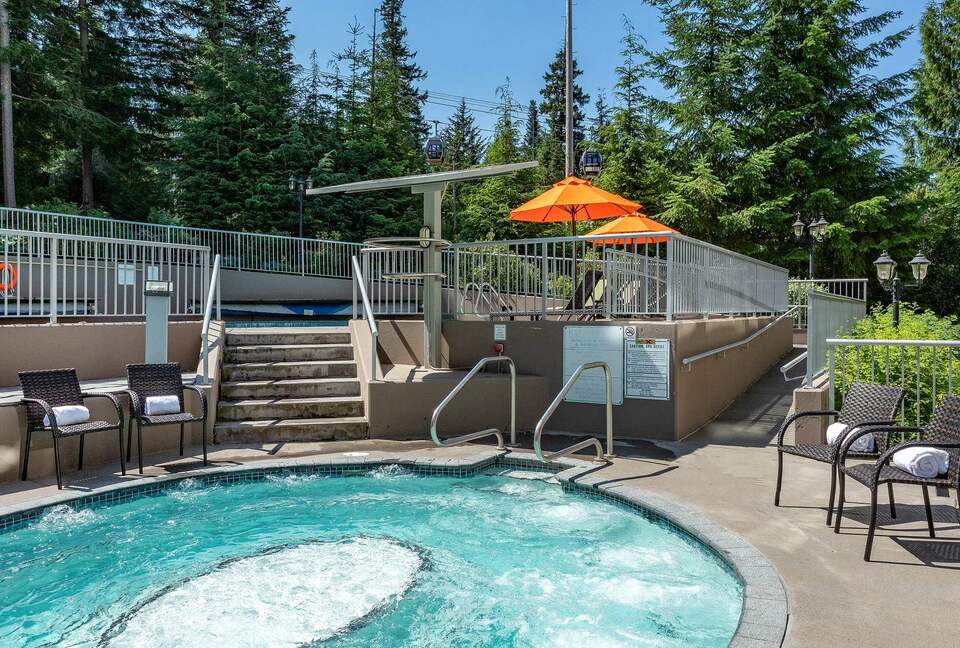 Cozy Ski-In Ski-Out Villa with Community Amenities - Whistler, Canada