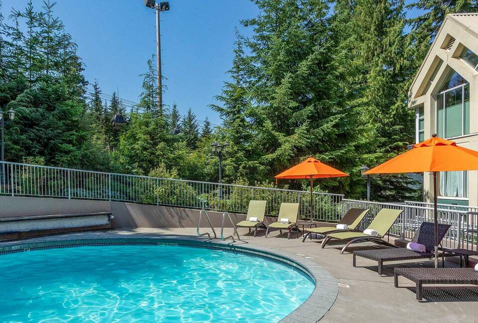 Cozy Ski-In Ski-Out Villa with Community Amenities - Whistler, Canada