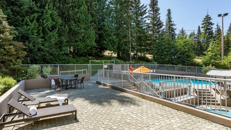 Cozy Ski-In Ski-Out Villa with Community Amenities - Whistler, Canada