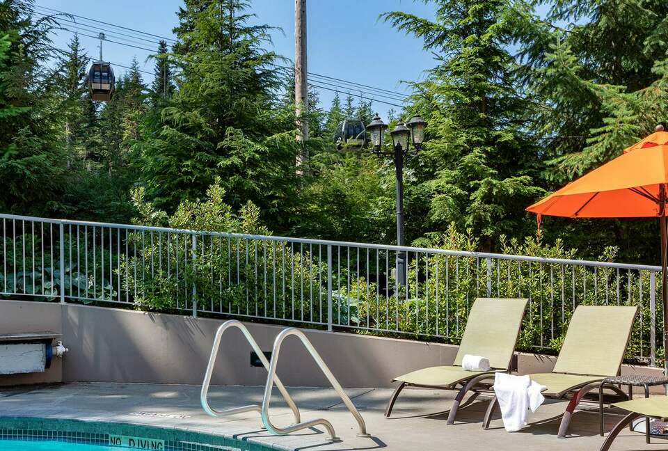 Cozy Ski-In Ski-Out Villa with Community Amenities - Whistler, Canada