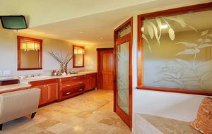 Upcountry Maui Estate with Tennis Court