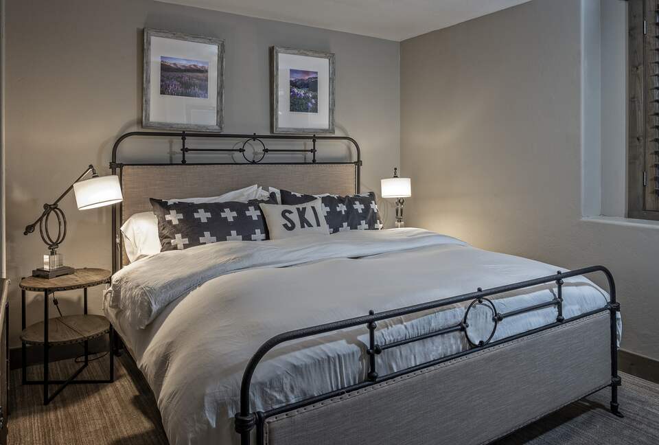 Cozy home in Breckenridge Historic District - ski, mountain bike & hike - walk to shopping + dining - Breckenridge, Colorado