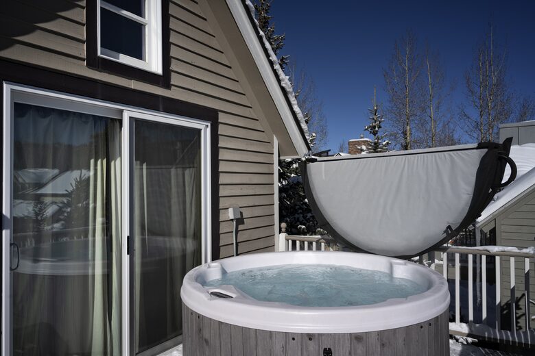 Cozy home in Breckenridge Historic District - ski, mountain bike & hike - walk to shopping + dining - Breckenridge, Colorado