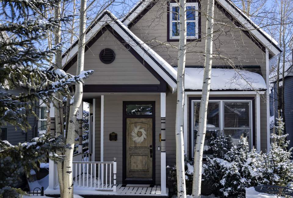 Cozy home in Breckenridge Historic District - ski, mountain bike & hike - walk to shopping + dining - Breckenridge, Colorado