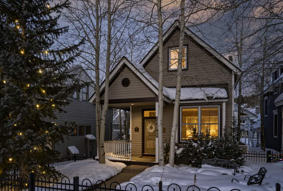 Cozy home in Breckenridge Historic District - ski, mountain bike & hike - walk to shopping + dining - Breckenridge, Colorado