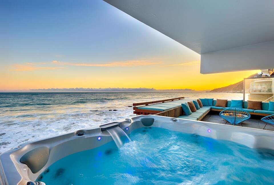 Malibu Modern Paradise | Oceanfront with amazing views and spa - Malibu, California