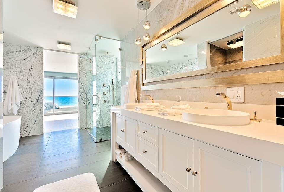 Malibu Modern Paradise | Oceanfront with amazing views and spa - Malibu, California