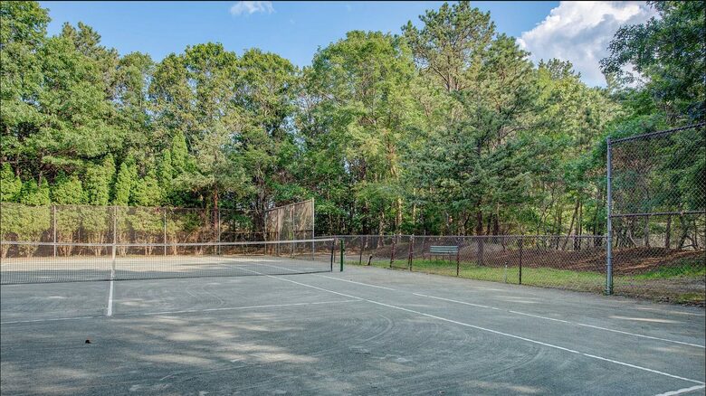 East Quogue Contemporary Getaway with Pool and Tennis - East Quogue, New York