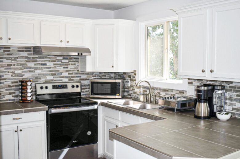 Cozy Getaway Minutes to Ski Slopes and Lakes - Roy, Utah