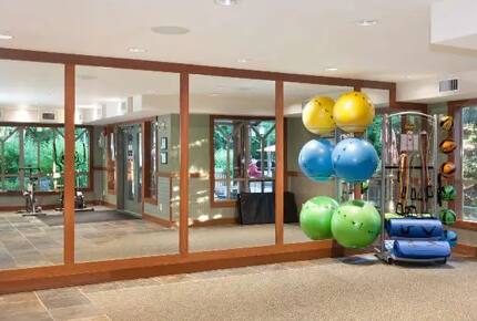 Horstman House 2-Bedroom Ski Condo - Whistler, Canada