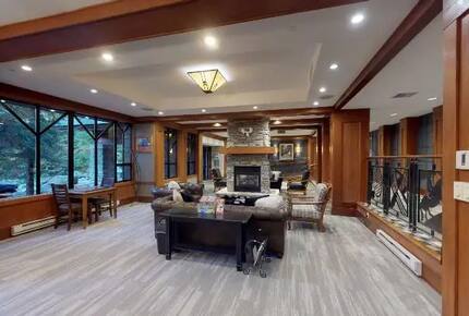 Horstman House 2-Bedroom Ski Condo - Whistler, Canada