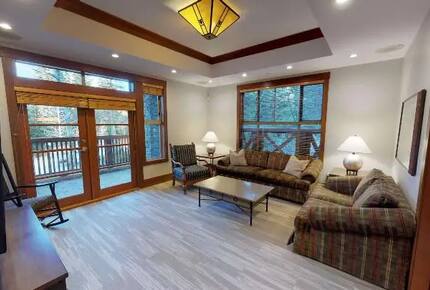 Horstman House 2-Bedroom Ski Condo - Whistler, Canada