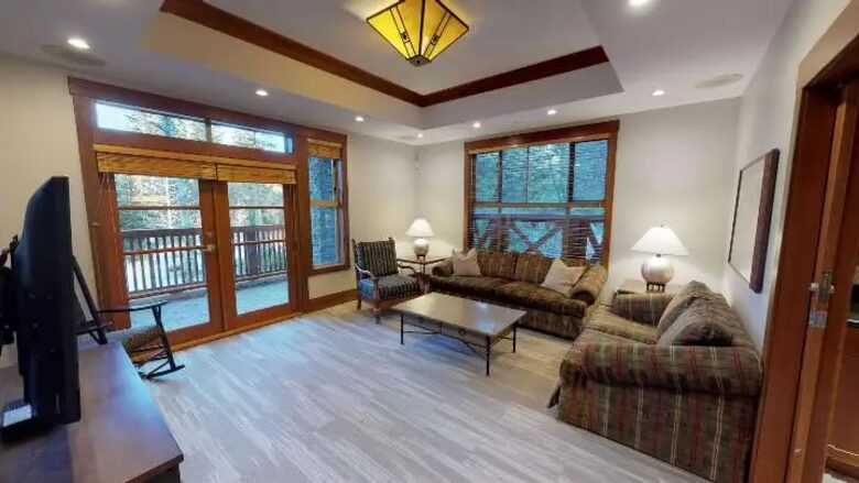 Horstman House 2-Bedroom Ski Condo - Whistler, Canada