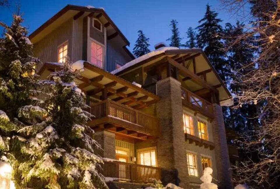 Horstman House 2-Bedroom Ski Condo - Whistler, Canada