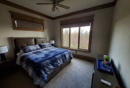 Guest bedroom (King)
