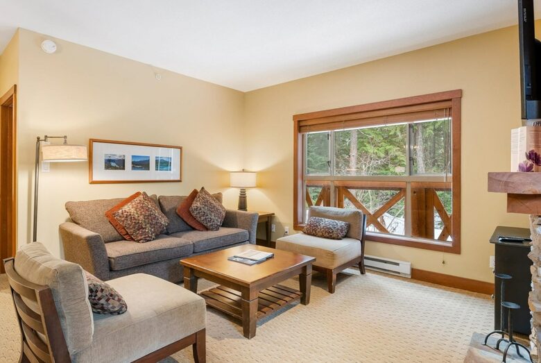 Horstman House 2-Bedroom Ski Condo - Whistler, Canada