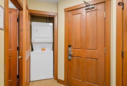 Horstman House 2-Bedroom Ski Condo - Whistler, Canada