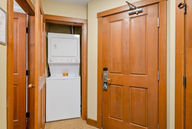 Horstman House 2-Bedroom Ski Condo - Whistler, Canada