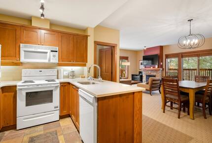 Horstman House 2-Bedroom Ski Condo - Whistler, Canada