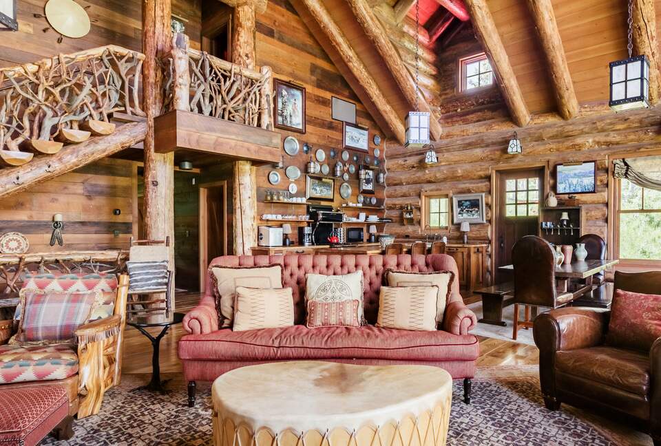 Picturesque Chalet with Stunning Mountain Views - Gypsum, Colorado